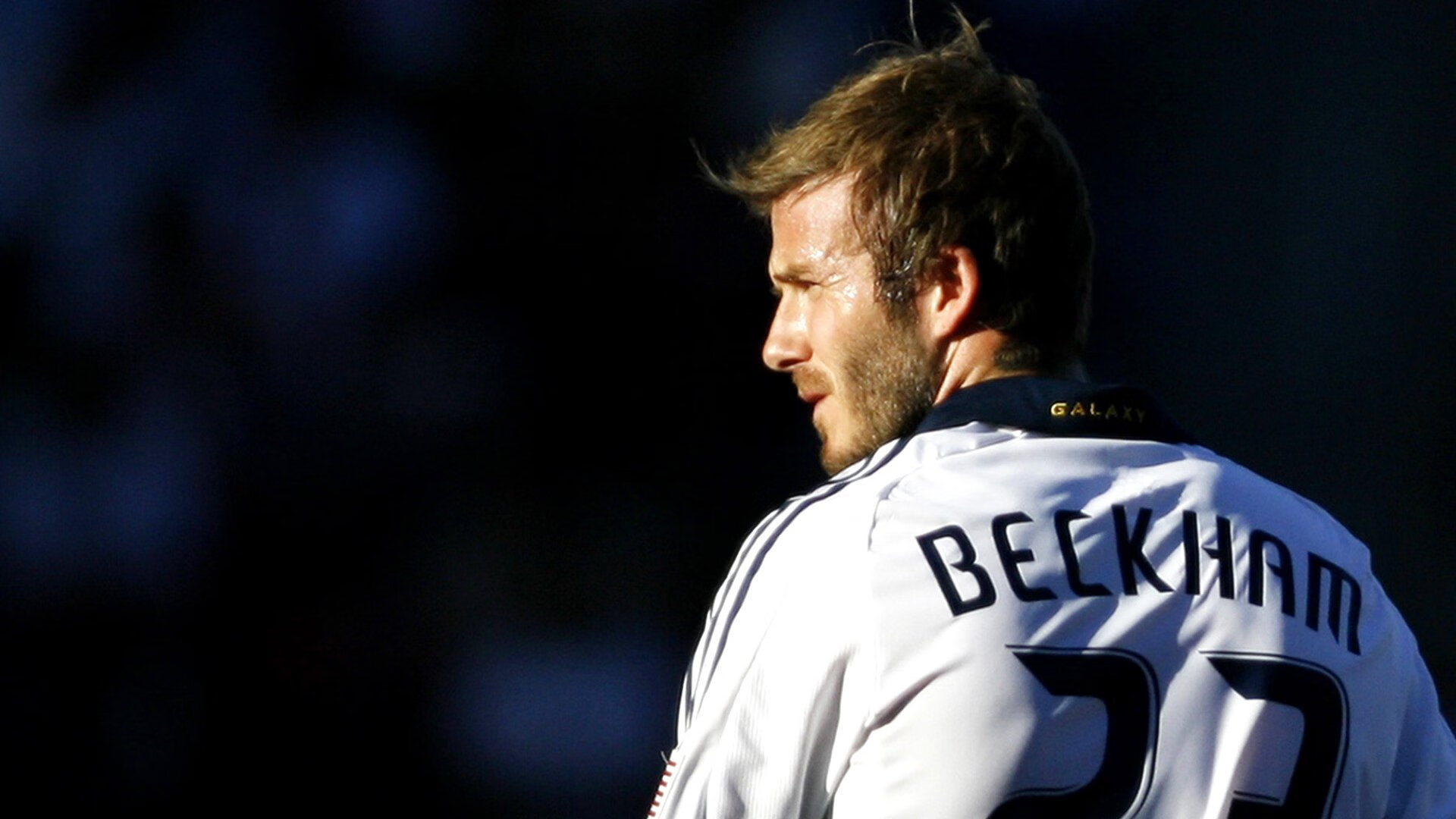 中国足球职业俱乐部加强青少年球员心理辅导，我国足球青少年人才培养存在的问题