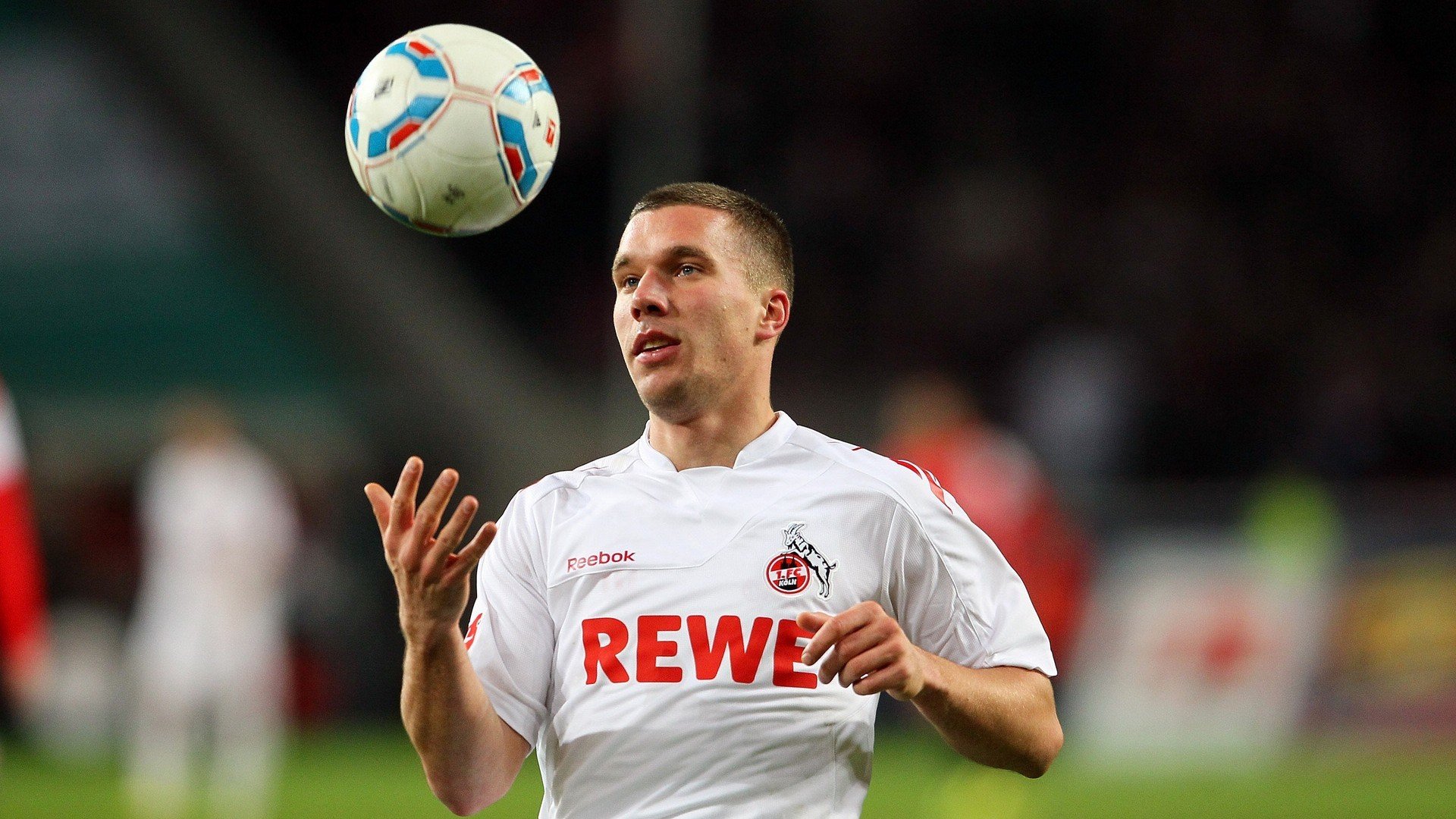 拜仁慕尼黑继续领跑德甲,争冠形势明朗